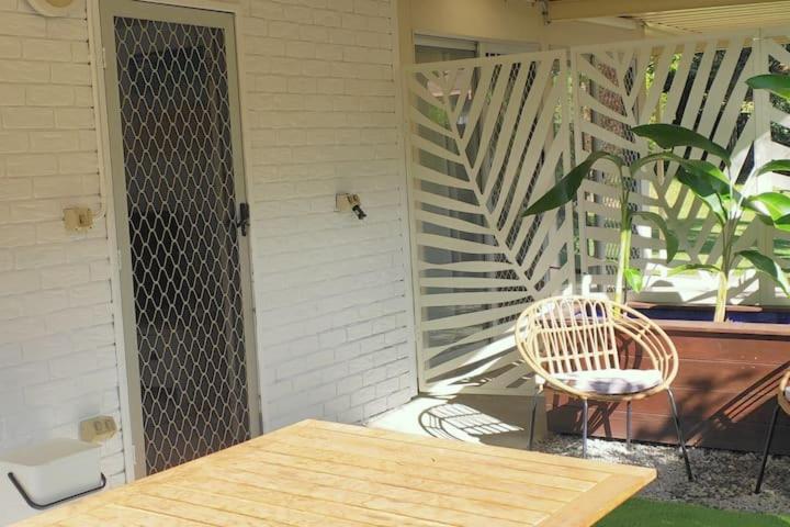 Entire Guest Suite - Close To Beach - Pets Welcome Gold Coast Exterior photo